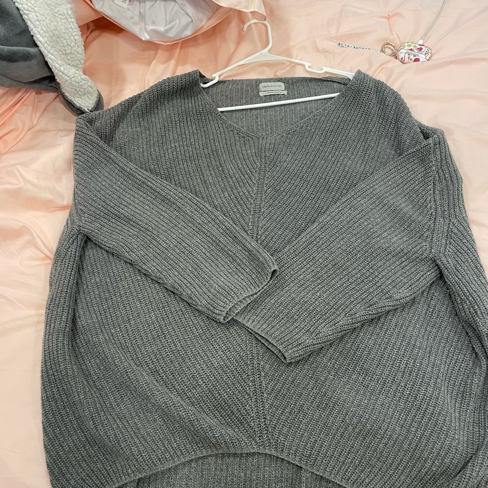 Urban Outfitters Gray V-Neck Sweater with Ribbed Texture and Long Sleeves